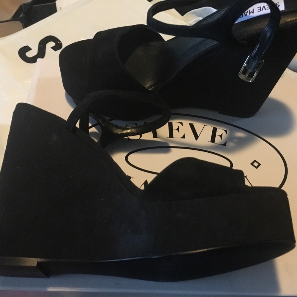 Steve Madden NWT Truce black suede wedges size 6